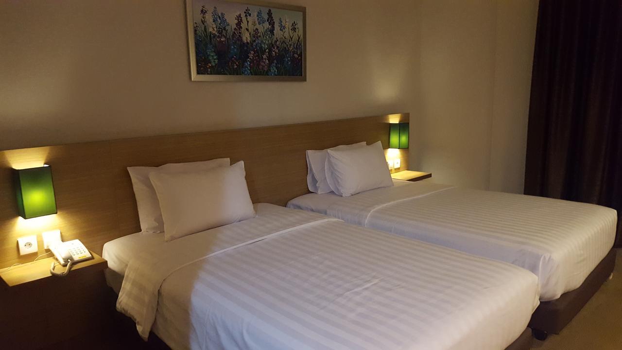 Grand Tembaga Hotel Timika Extérieur photo