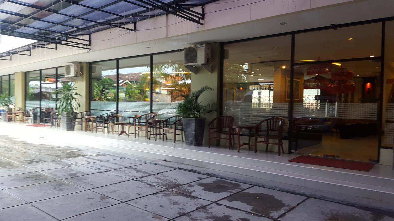 Grand Tembaga Hotel Timika Extérieur photo