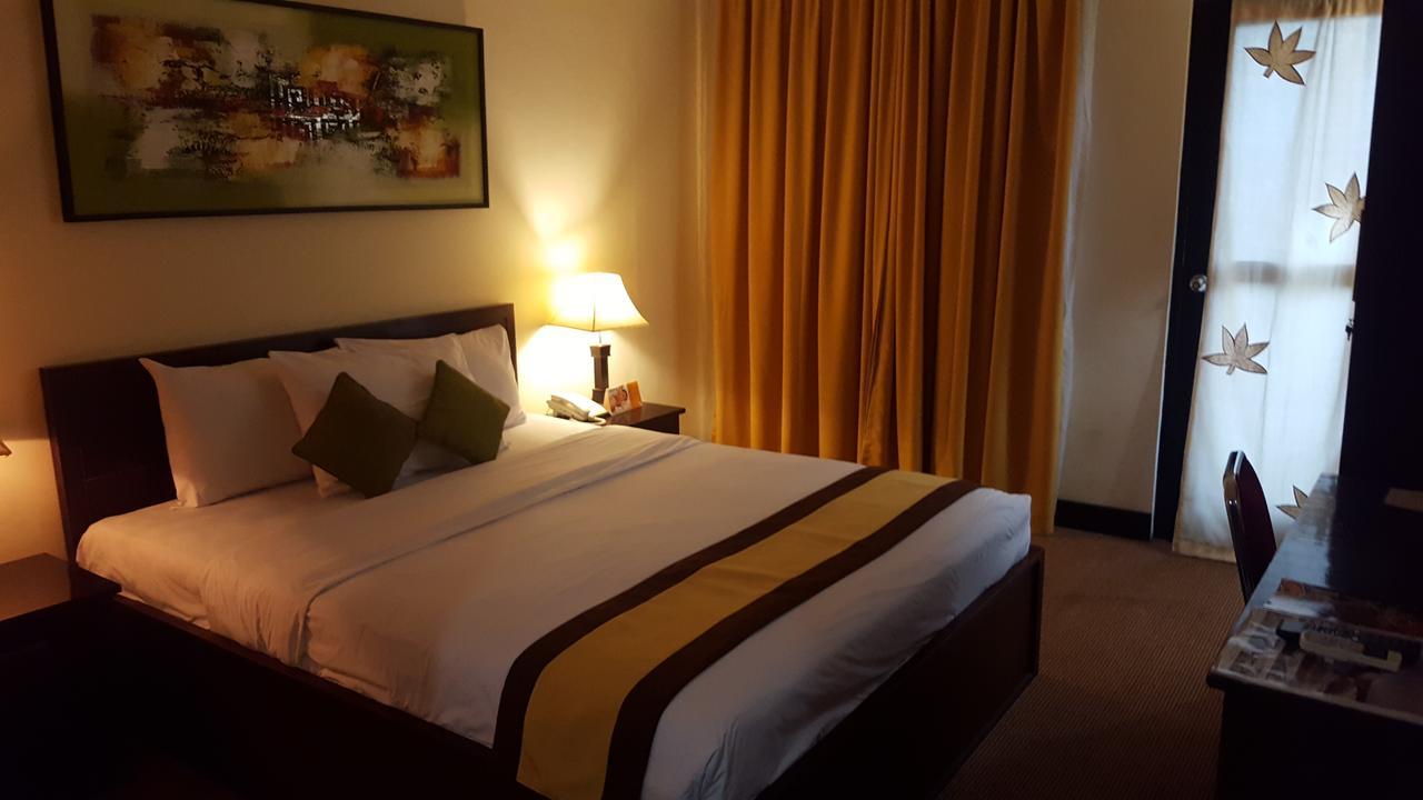 Grand Tembaga Hotel Timika Extérieur photo