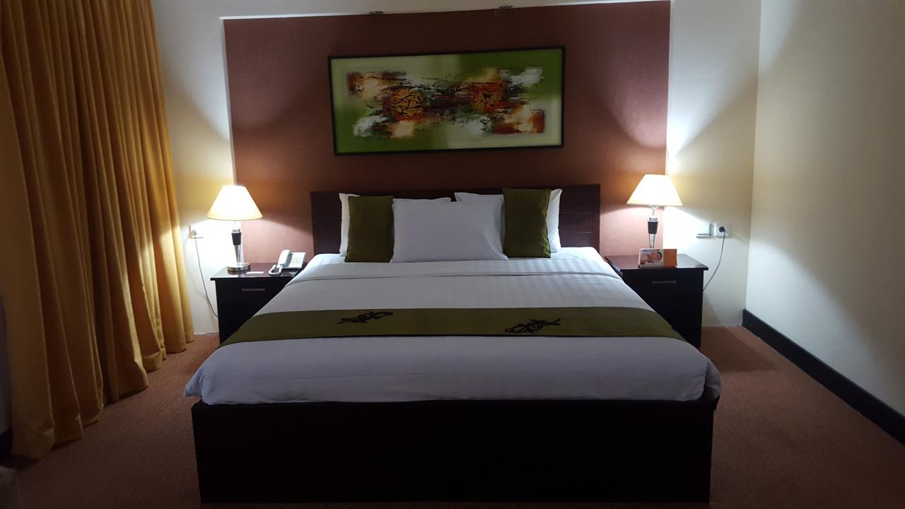 Grand Tembaga Hotel Timika Extérieur photo