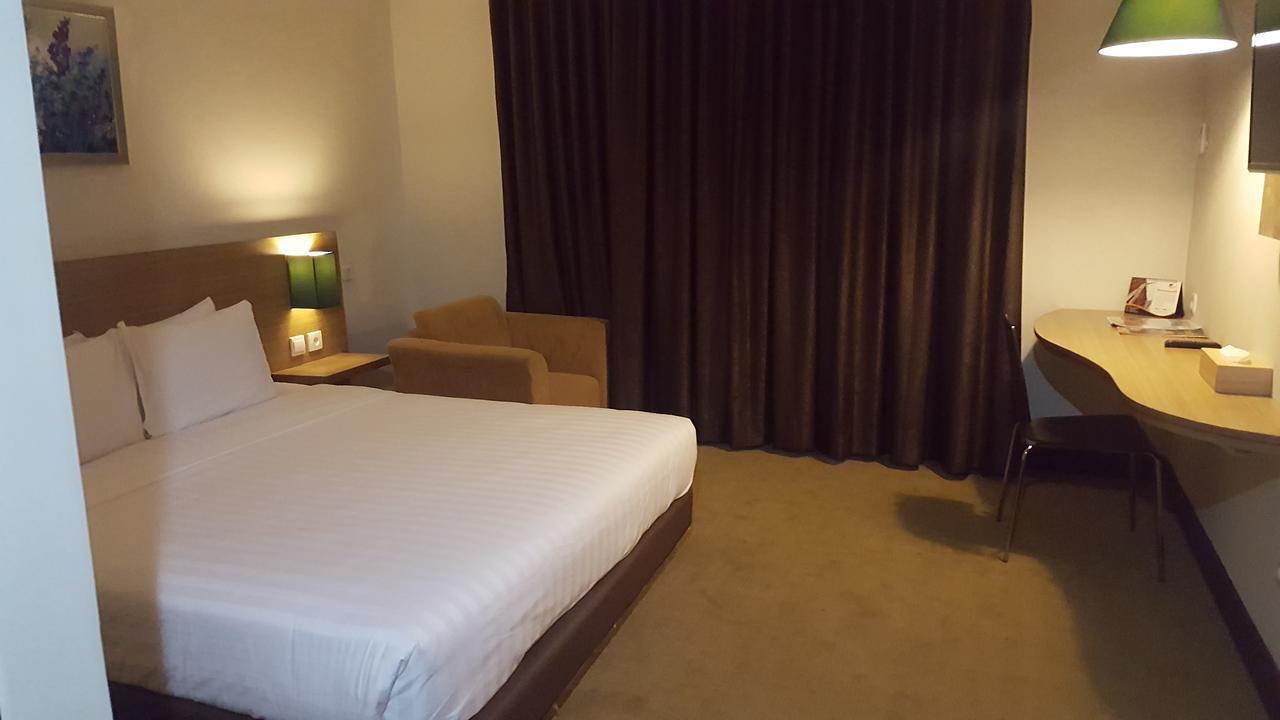 Grand Tembaga Hotel Timika Extérieur photo