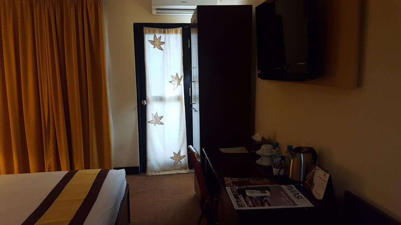 Grand Tembaga Hotel Timika Extérieur photo