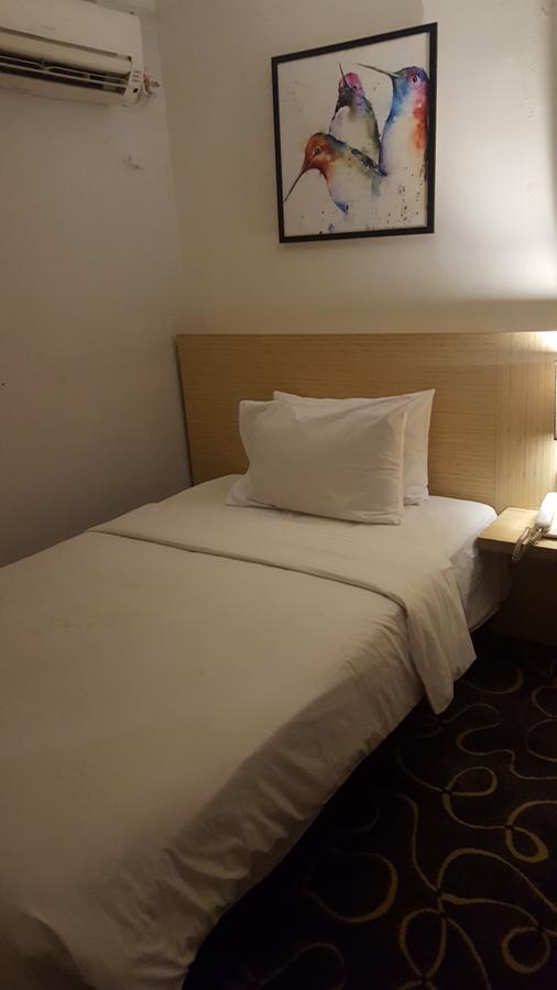 Grand Tembaga Hotel Timika Extérieur photo