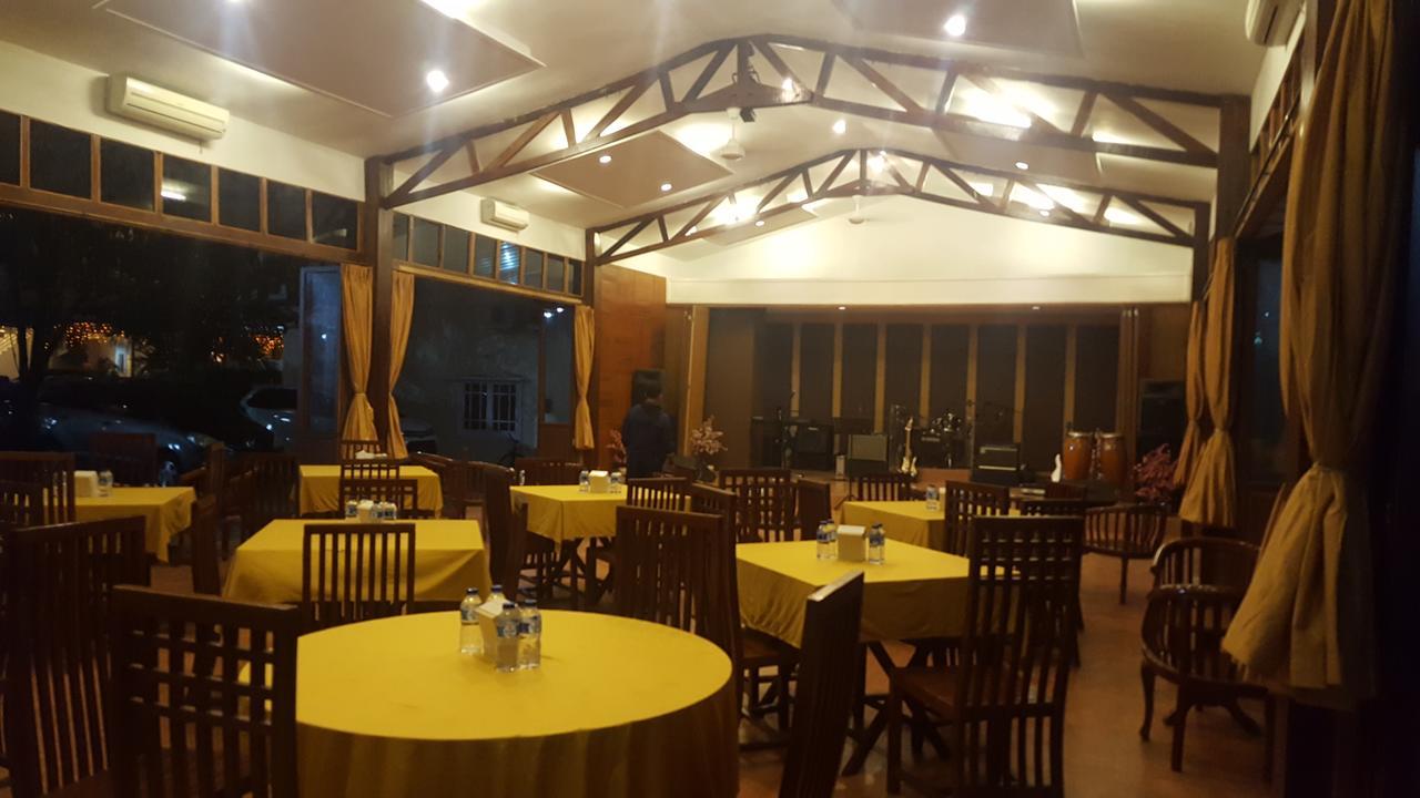 Grand Tembaga Hotel Timika Extérieur photo