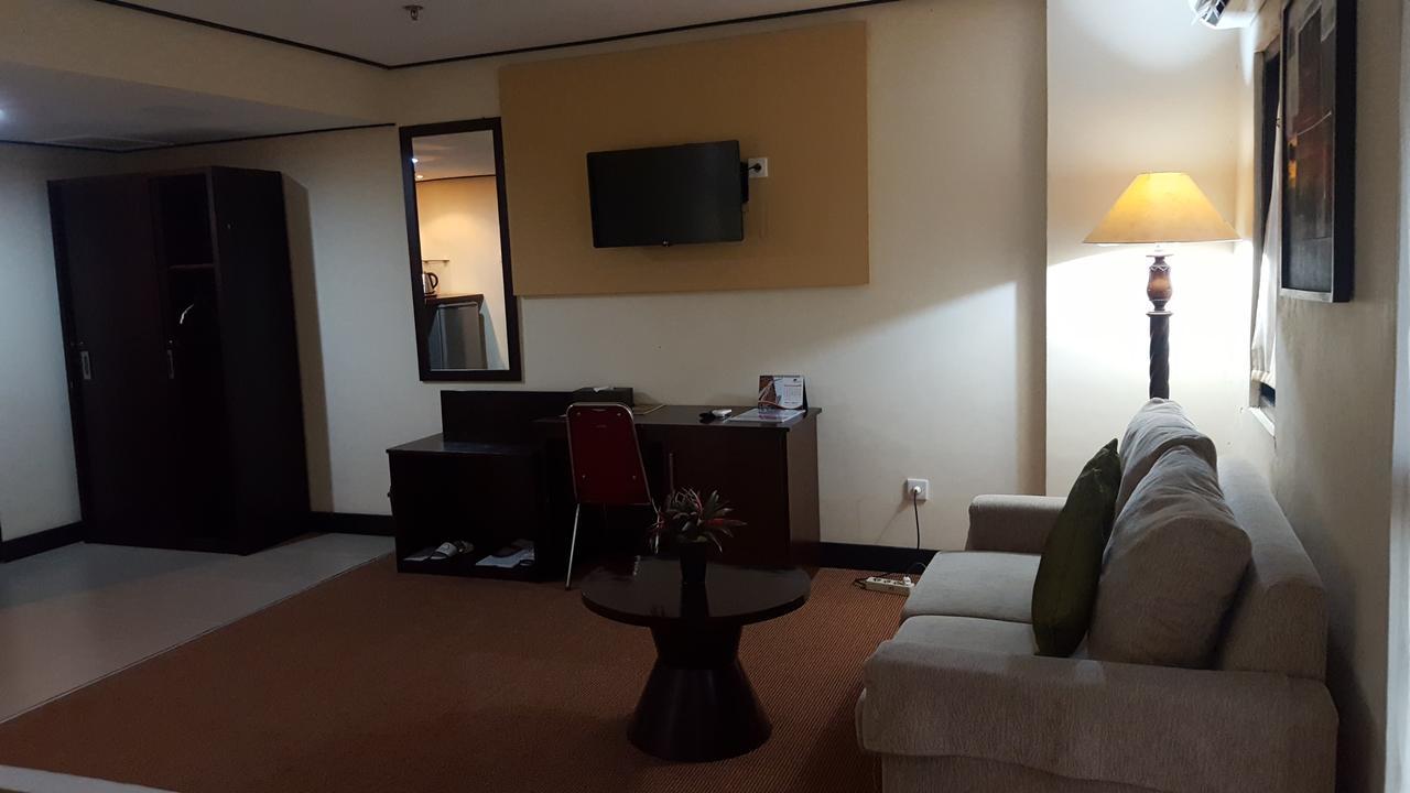 Grand Tembaga Hotel Timika Extérieur photo