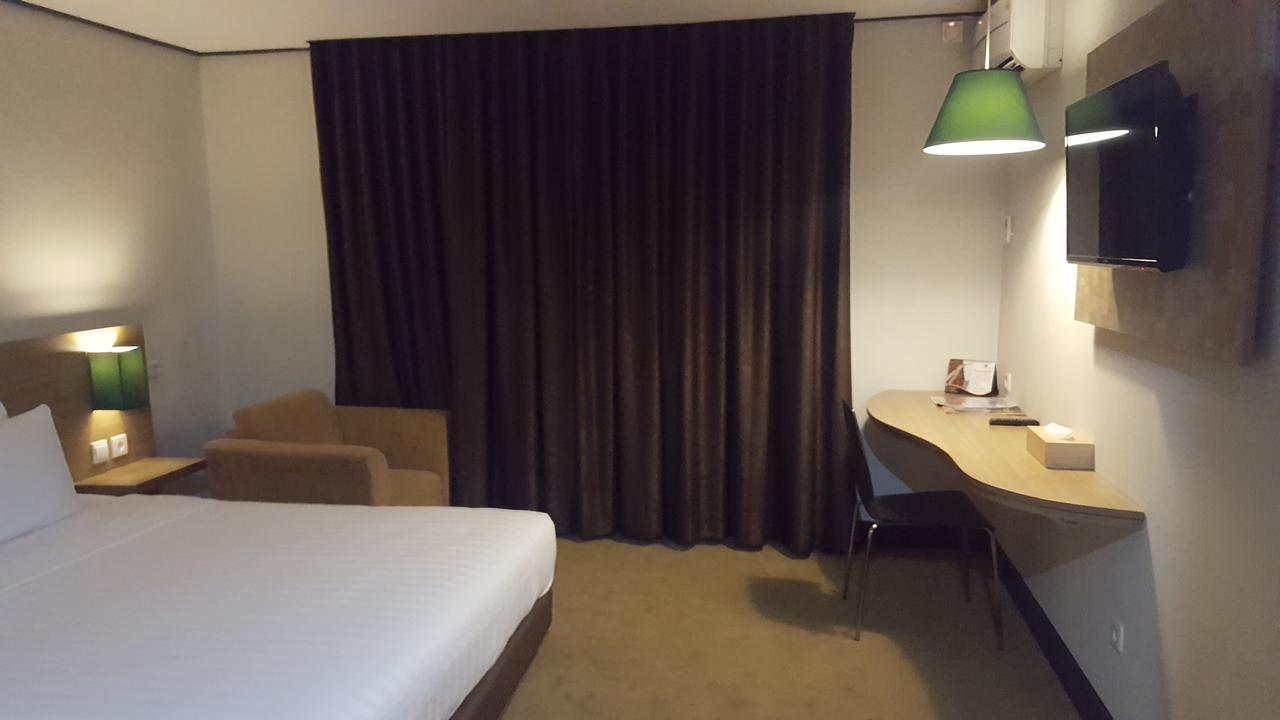 Grand Tembaga Hotel Timika Extérieur photo